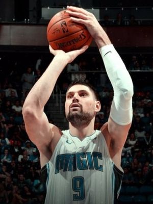 还凸显了他 还凸显了他